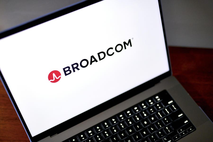 Broadcom's Stock Split: Is It An AI Stock To Buy Now? - Shareandstocks.com